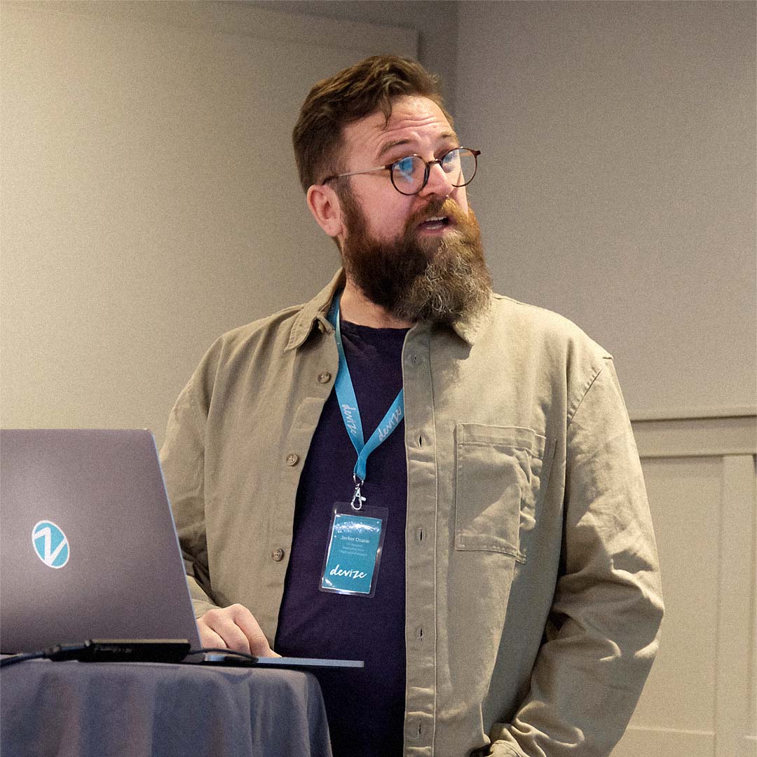 Jerker Osatie från Devize på event om AI och Sitevision på Knaust i Sundsvall 2025