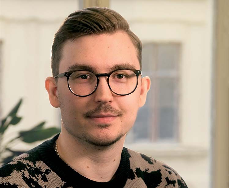 Max Eriksson, Devize