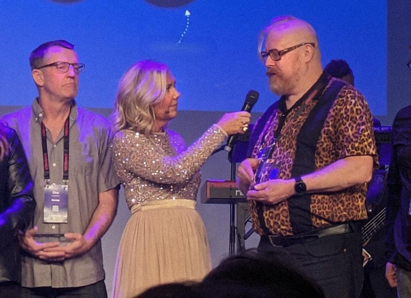 Ove och Erik från Devize mottager utmärkelsen Sitevision MVP 2025