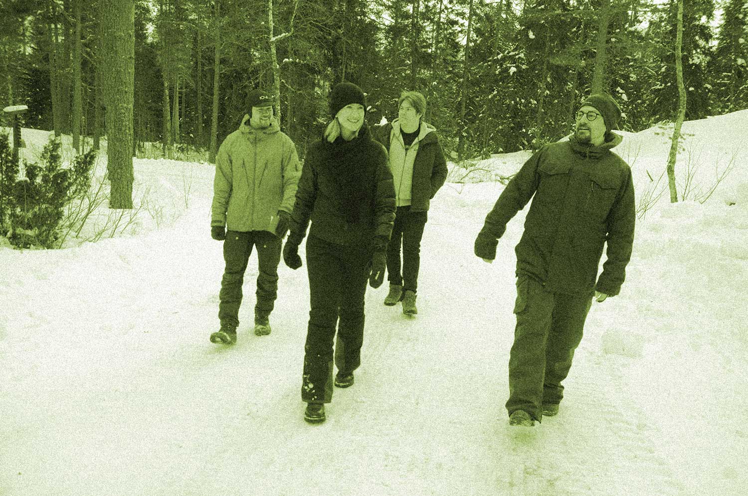 Devize digitalt partnerskap - Anställda på vinterpromenad i skogen