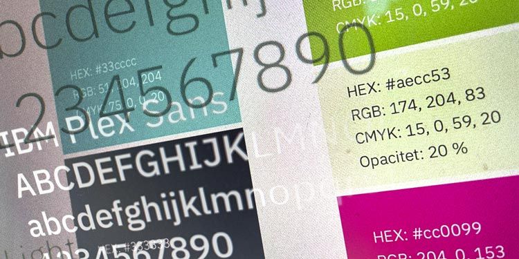 Abstrakt närbild på färgrutor i Devzie profilfärger med text och siffror över